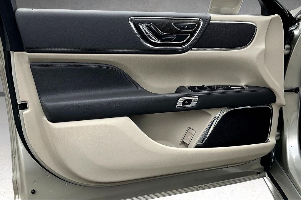 2017 Lincoln Continental Select