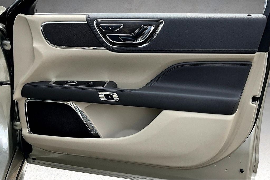 2017 Lincoln Continental Select