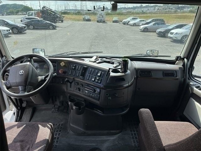 2016 Volvo VNI Base