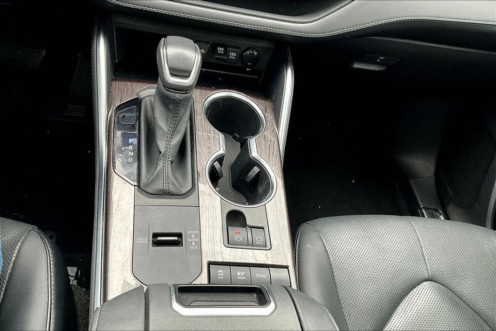 2021 Toyota Highlander Hybrid Platinum