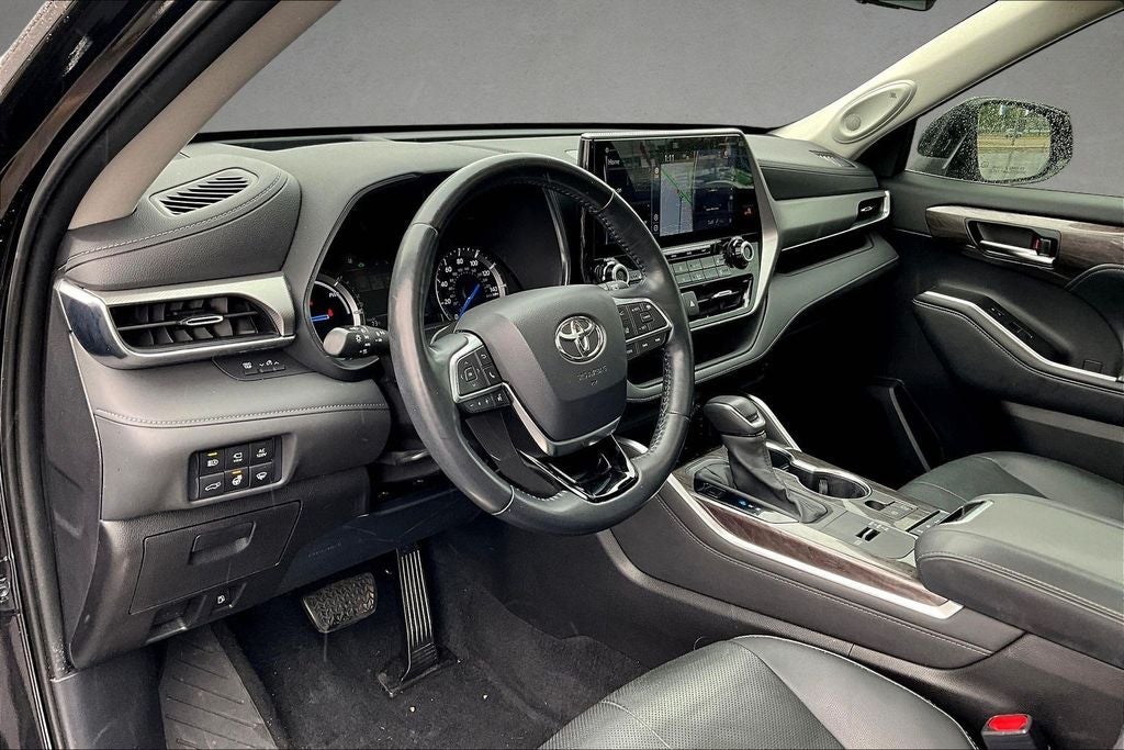2021 Toyota Highlander Hybrid Platinum