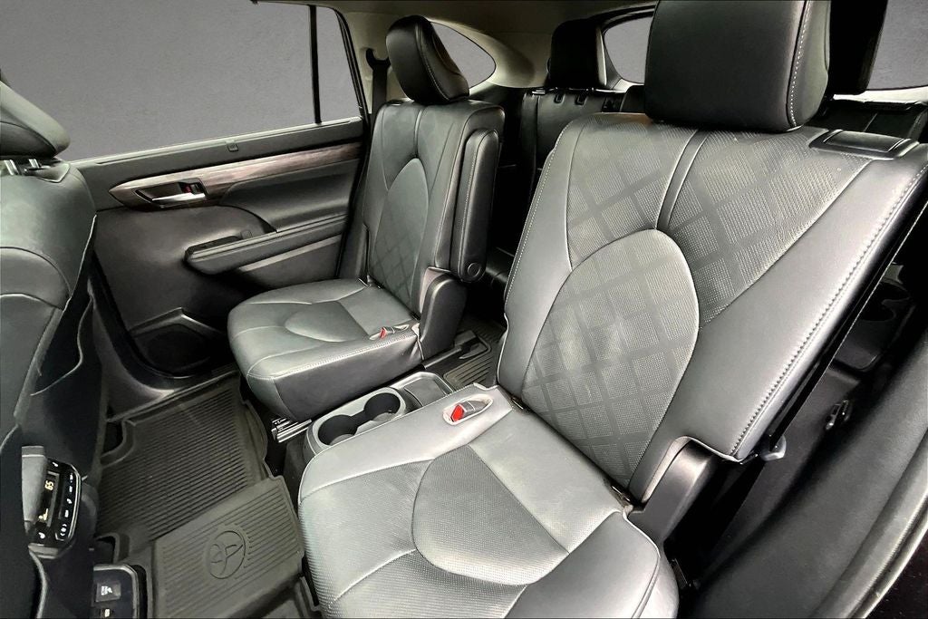 2021 Toyota Highlander Hybrid Platinum