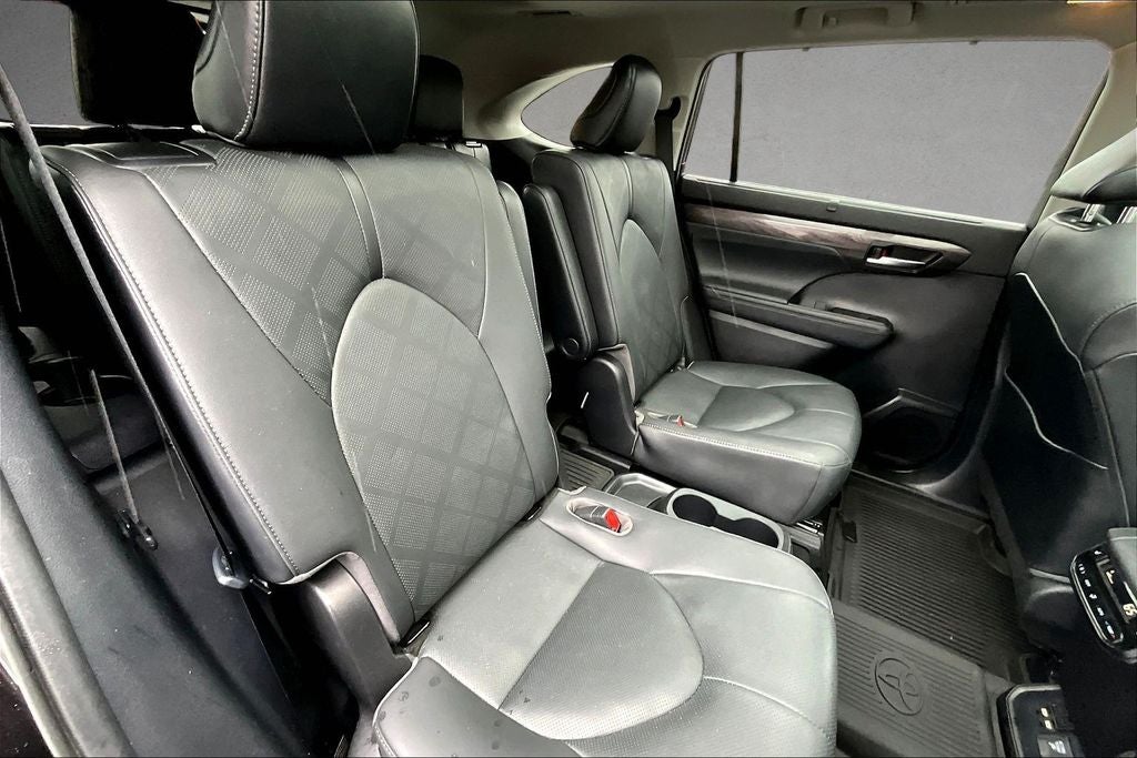 2021 Toyota Highlander Hybrid Platinum
