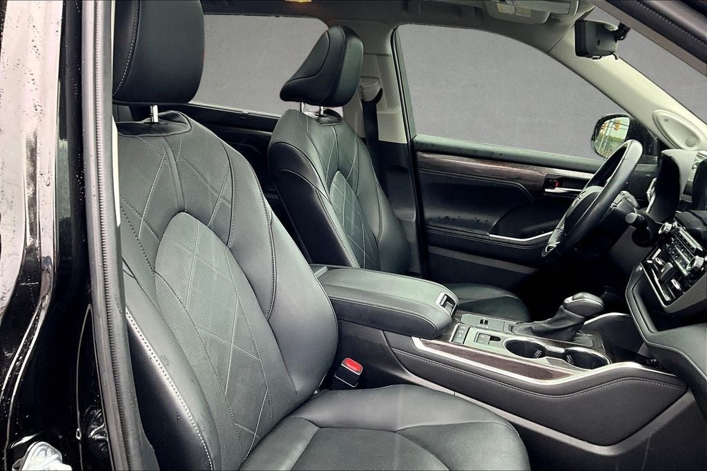 2021 Toyota Highlander Hybrid Platinum