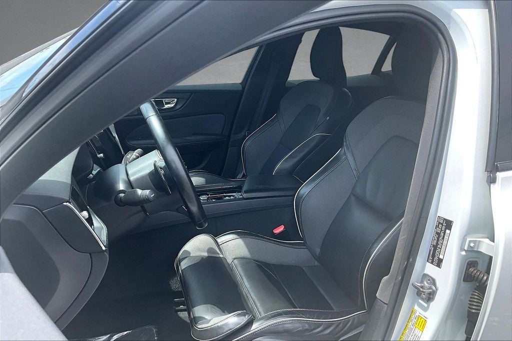 2019 Volvo S60 T6 R-Design