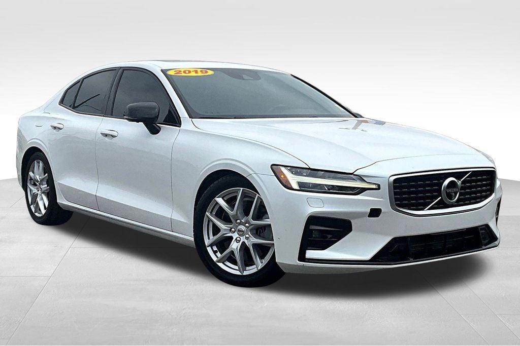 2019 Volvo S60 T6 R-Design