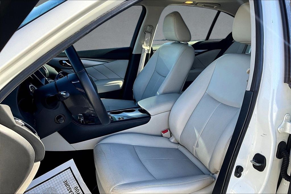 2022 INFINITI Q50 LUXE