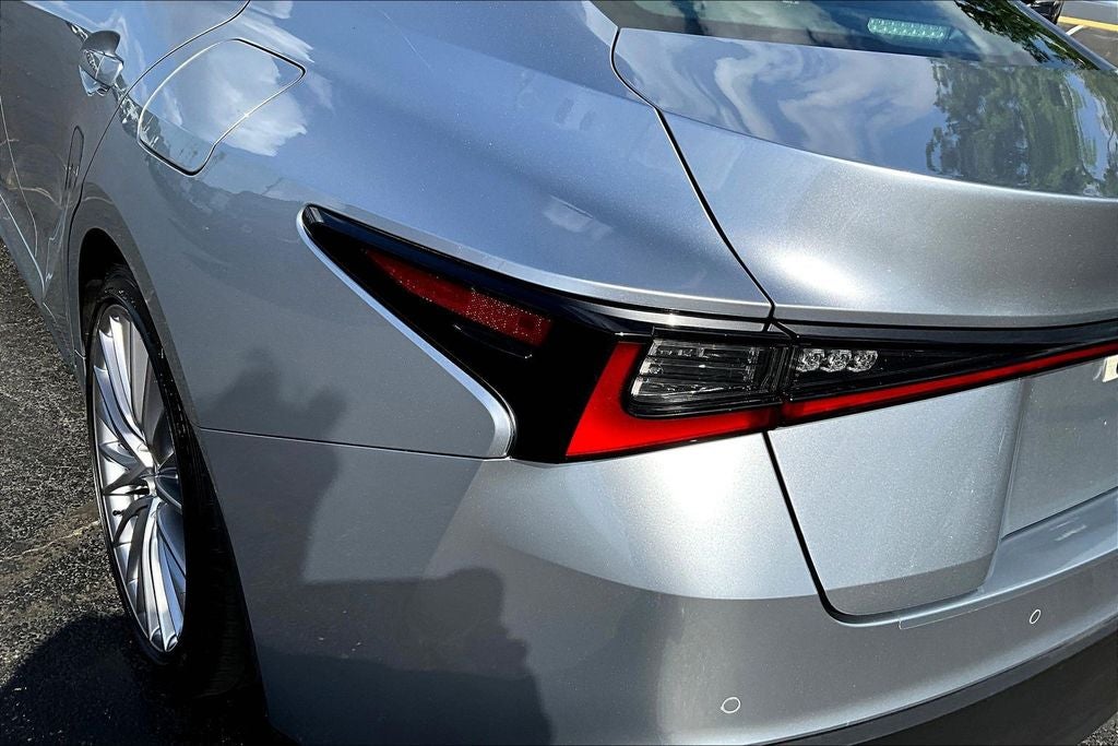 2025 Lexus IS 300