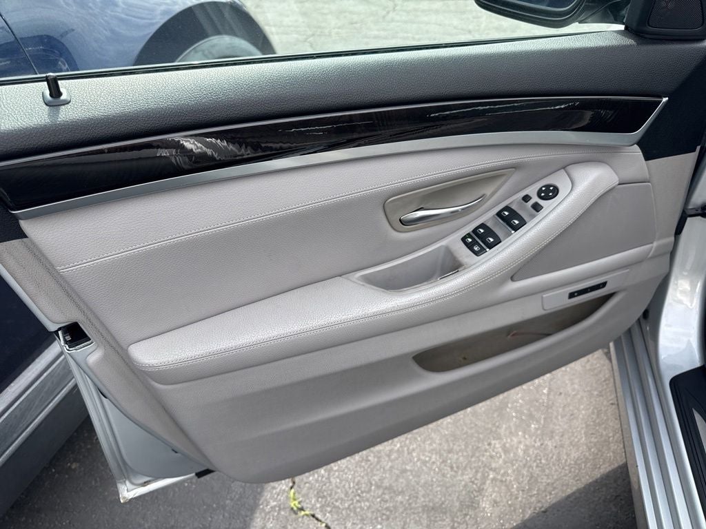 2011 BMW 5 Series 550i
