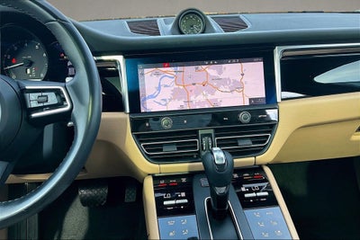 2022 Porsche Macan Base