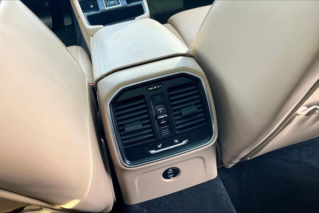 2022 Porsche Macan Base