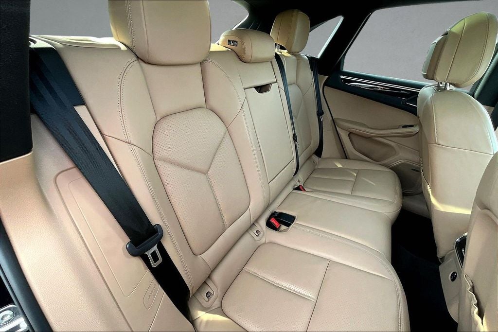 2022 Porsche Macan Base