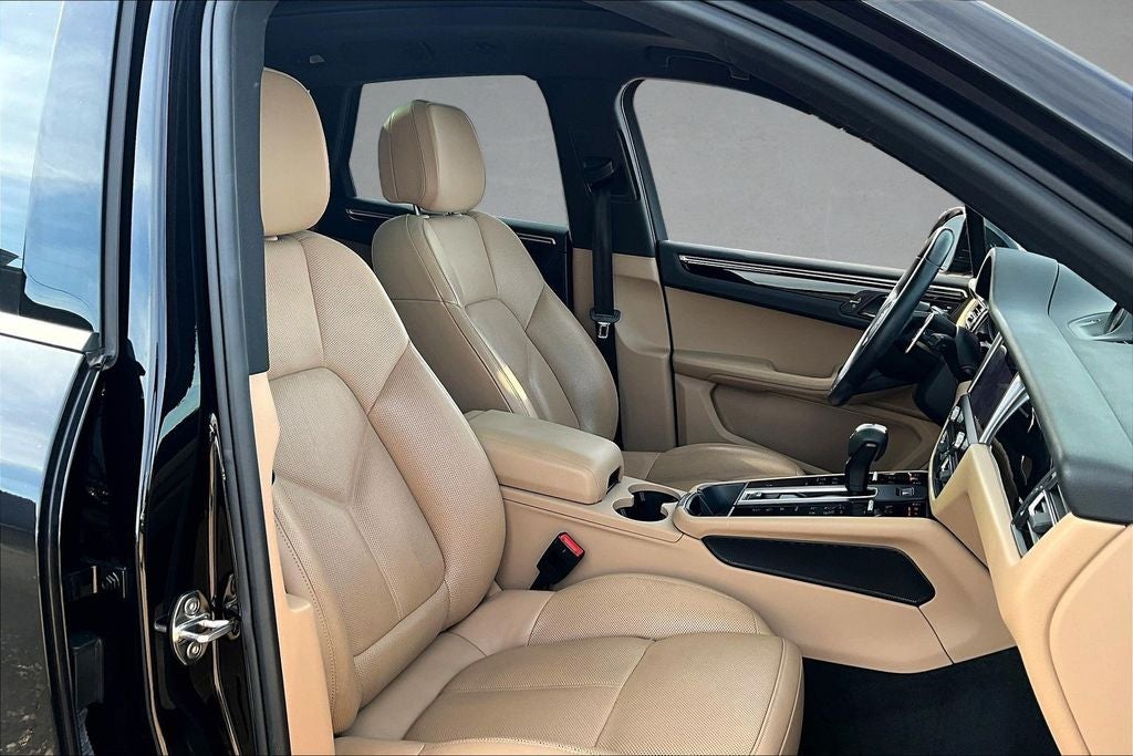 2022 Porsche Macan Base