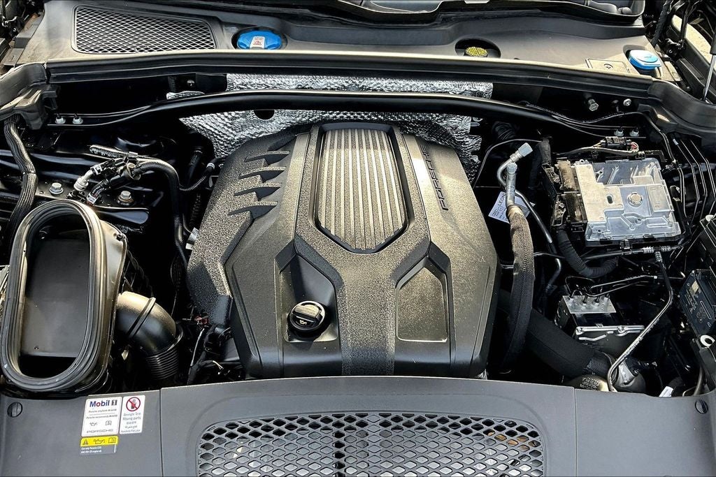 2022 Porsche Macan Base