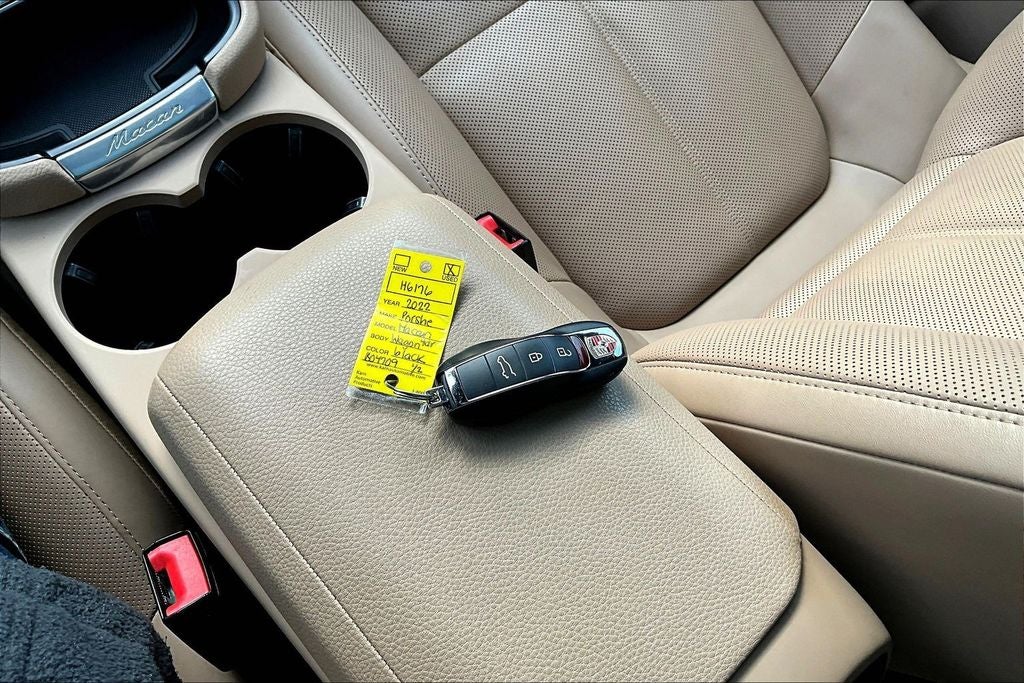 2022 Porsche Macan Base