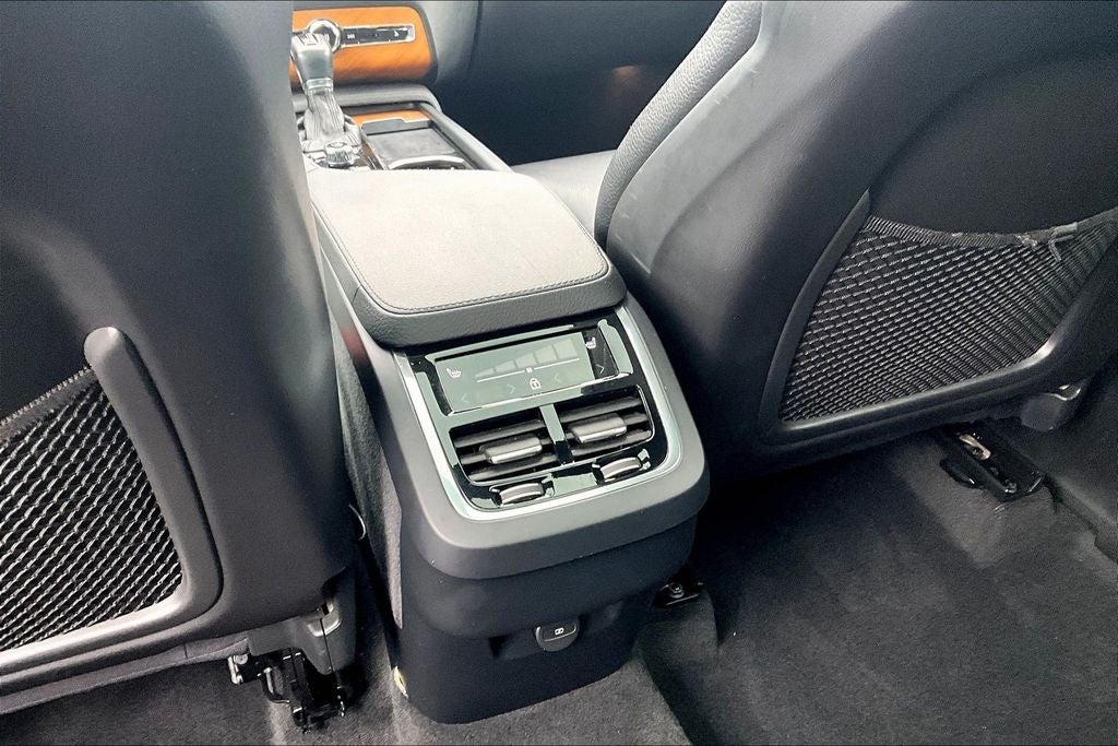 2022 Volvo XC90 T5 Momentum