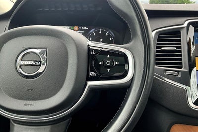 2022 Volvo XC90 T5 Momentum