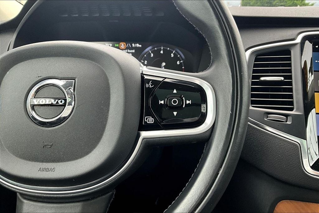 2022 Volvo XC90 T5 Momentum