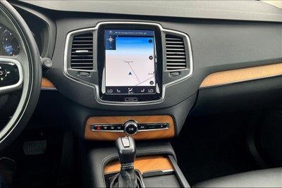 2022 Volvo XC90 T5 Momentum