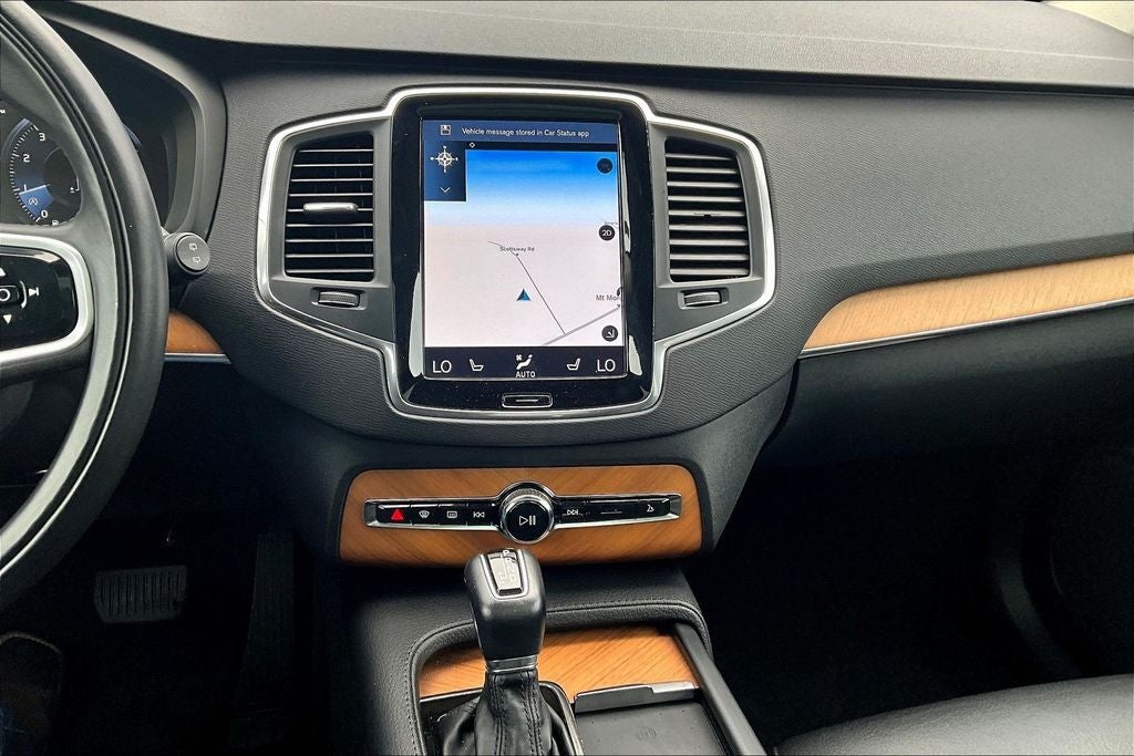 2022 Volvo XC90 T5 Momentum