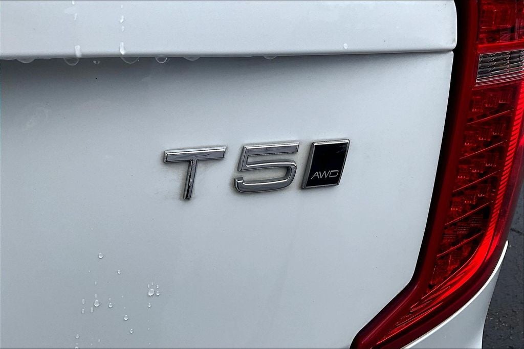 2022 Volvo XC90 T5 Momentum