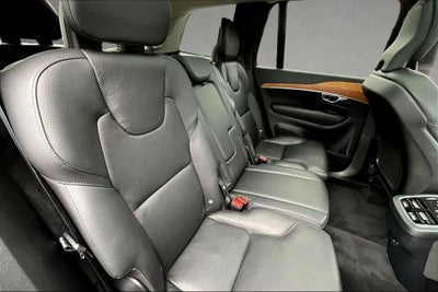2022 Volvo XC90 T5 Momentum
