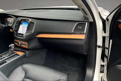 2022 Volvo XC90 T5 Momentum