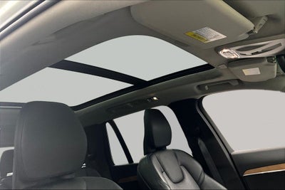 2022 Volvo XC90 T5 Momentum