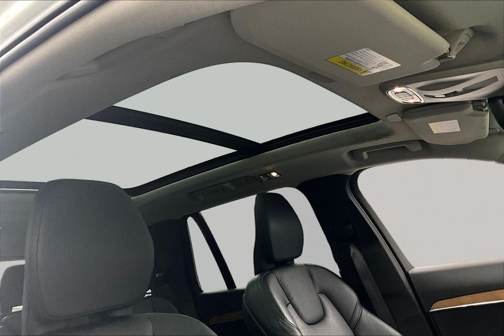 2022 Volvo XC90 T5 Momentum