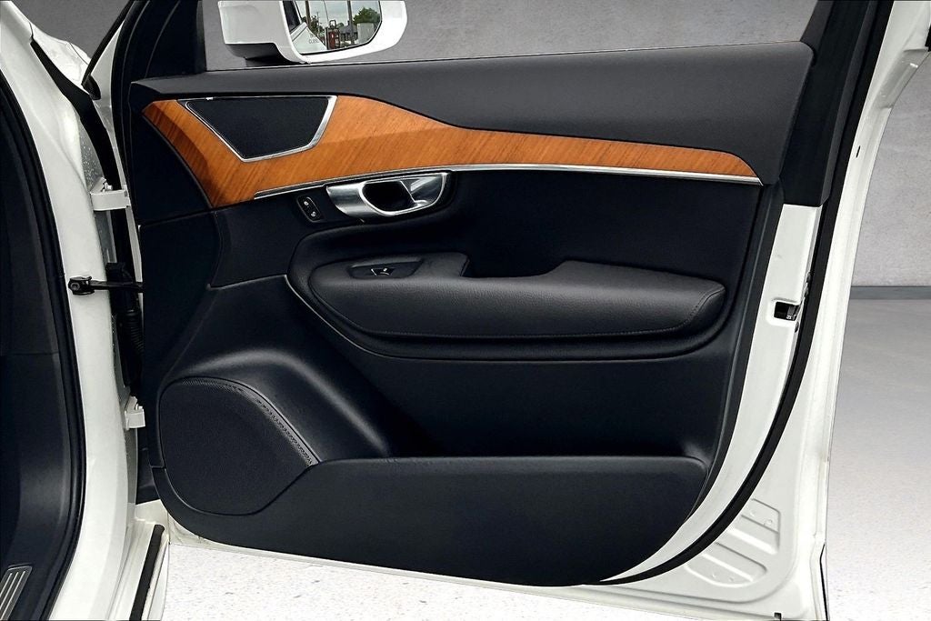 2022 Volvo XC90 T5 Momentum