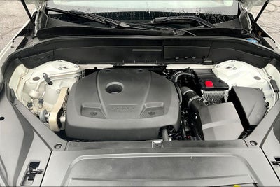2022 Volvo XC90 T5 Momentum