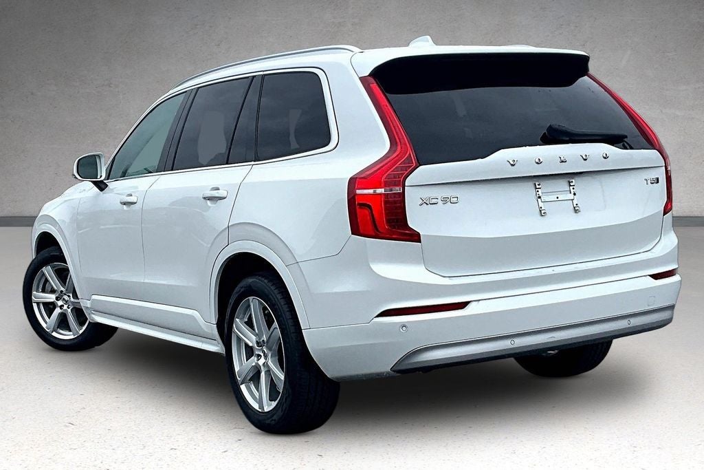 2022 Volvo XC90 T5 Momentum