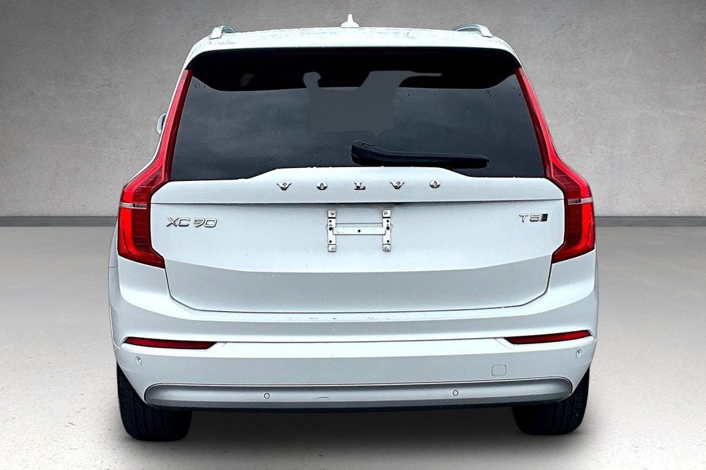 2022 Volvo XC90 T5 Momentum