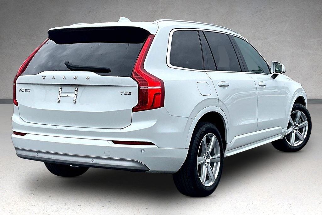 2022 Volvo XC90 T5 Momentum