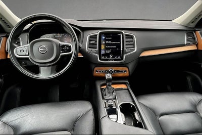 2022 Volvo XC90 T5 Momentum