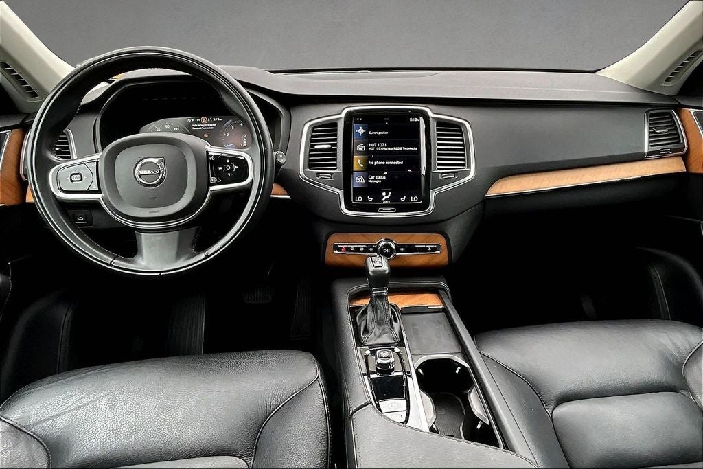 2022 Volvo XC90 T5 Momentum