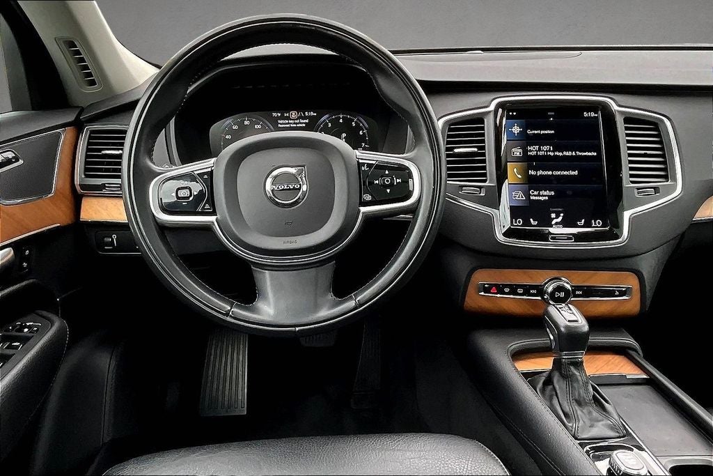 2022 Volvo XC90 T5 Momentum