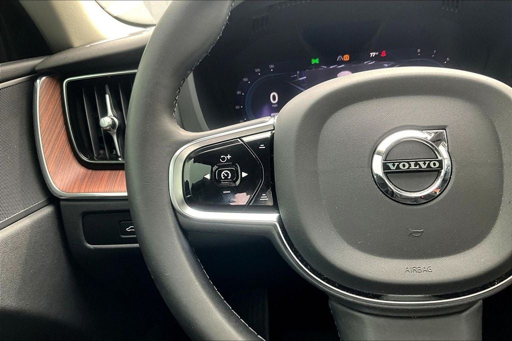2024 Volvo XC60 B5 Plus Dark Theme