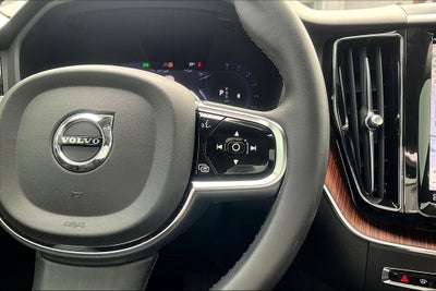 2024 Volvo XC60 B5 Plus Dark Theme