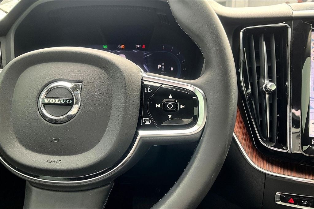 2024 Volvo XC60 B5 Plus Dark Theme