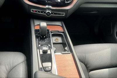 2024 Volvo XC60 B5 Plus Dark Theme