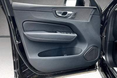 2024 Volvo XC60 B5 Plus Dark Theme