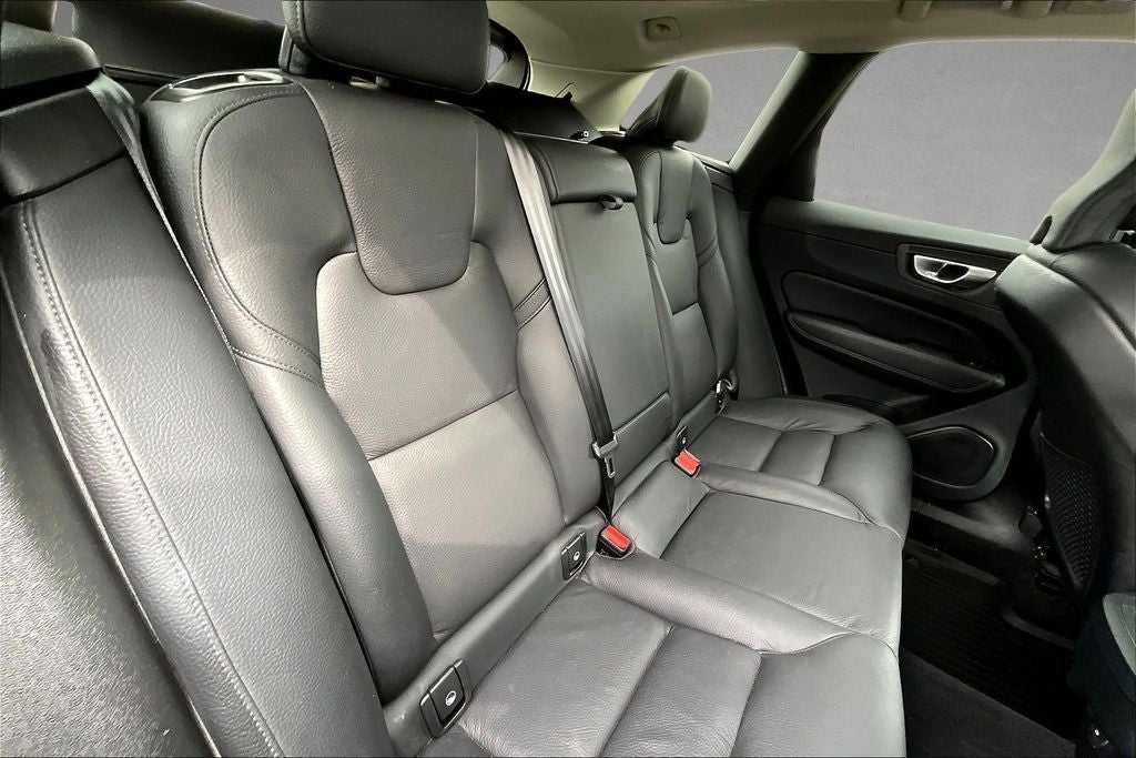 2024 Volvo XC60 B5 Plus Dark Theme