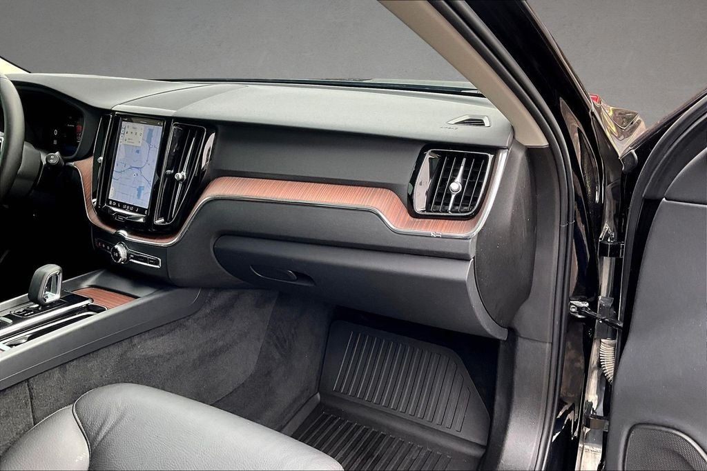 2024 Volvo XC60 B5 Plus Dark Theme