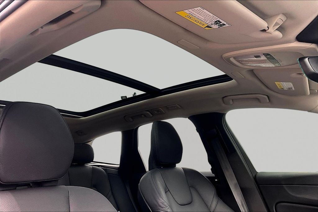 2024 Volvo XC60 B5 Plus Dark Theme