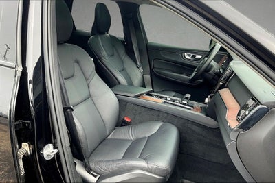 2024 Volvo XC60 B5 Plus Dark Theme