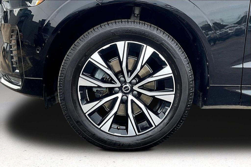 2024 Volvo XC60 B5 Plus Dark Theme