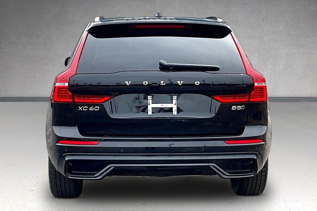 2024 Volvo XC60 B5 Plus Dark Theme