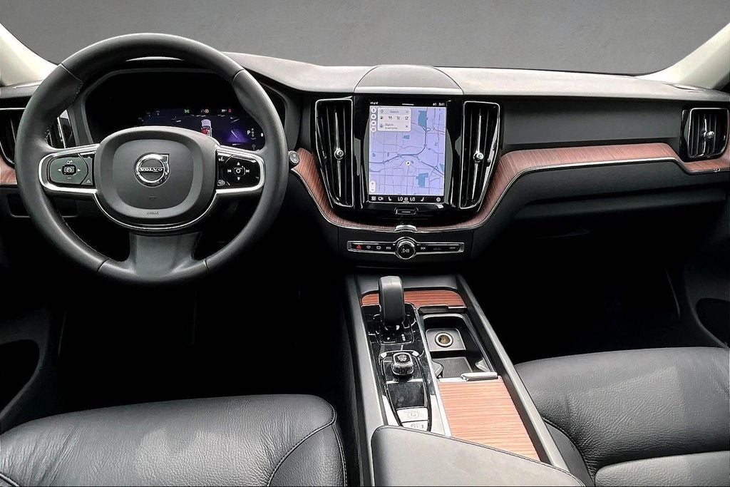 2024 Volvo XC60 B5 Plus Dark Theme
