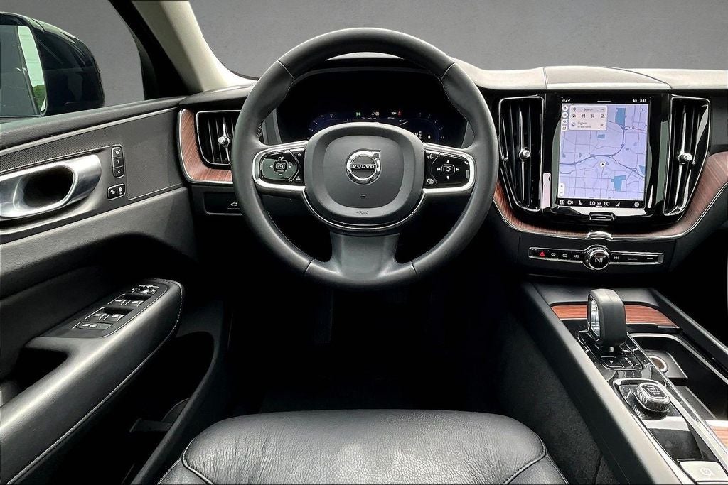 2024 Volvo XC60 B5 Plus Dark Theme
